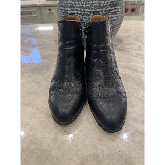 Lucky Brand Giovanna black leather cut-out ankle booties Women’s 8.5m rivets EUC - Picture 11 of 16